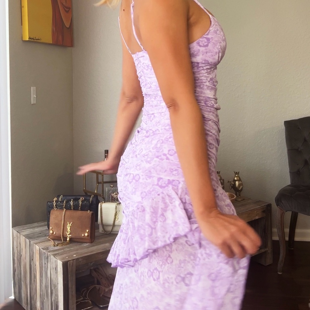 Elegant Lavender Floral Dress - Picture 4 of 4